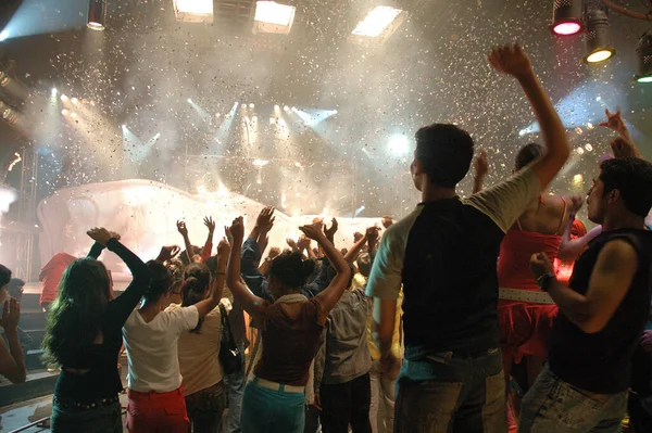 Hyderabad 'ın 19 Şubat 2024' te Hindistan 'da eğlenen insanlar