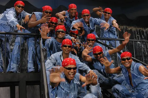 Hintli Erkek Dansçılar Hyderabad kılığında Hindistan 6 Şubat 2024