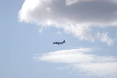 Dünya 'ya Yakın Uçan Uçak