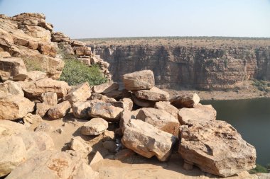 Hindistan kırsal kesimindeki Rock Hill.