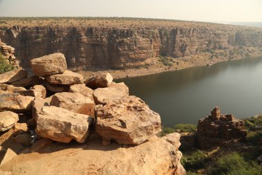 Hindistan kırsal kesimindeki Rock Hill.