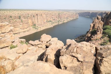 Hindistan kırsal kesimindeki Rock Hill.