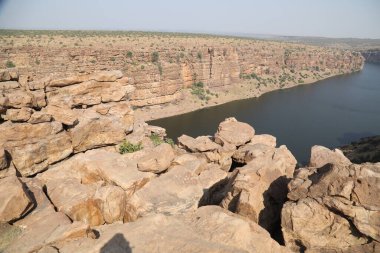 Hindistan kırsal kesimindeki Rock Hill.