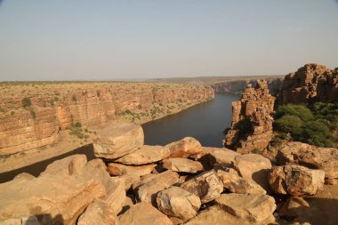 Hindistan kırsal kesimindeki Rock Hill.