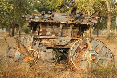 Tapınakta Hasarlı Vintage Chariot