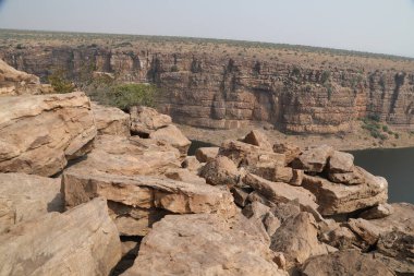 Hindistan kırsal kesimindeki Rock Hill.