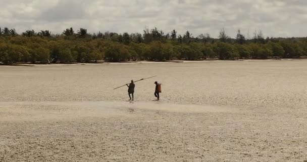 Fiskare Vid Strand Nairobi Kanya Mars 2024 — Stockvideo