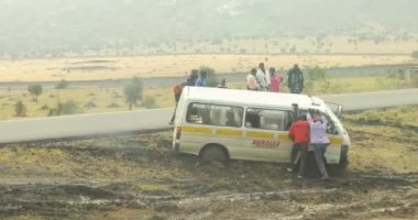 Afrikalı işçi Nairobi yolunda Kenya Afrika 5 Mart 2024