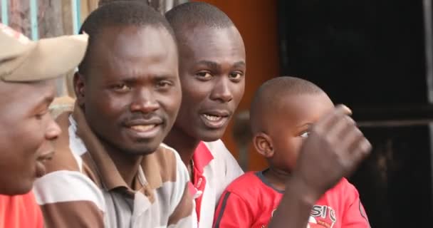 Afrikaner Mit Kind Nairobi Kenia März 2024 — Stockvideo