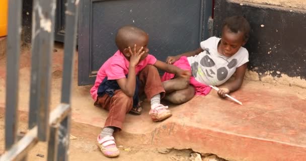 Afrikanskt Svart Barn Hemma Nairobi Kenya Afrika Mars 2024 — Stockvideo