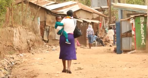 アフリカの母と子供 ナイロビ ケニア アフリカ 2024年3月5日 — ストック動画