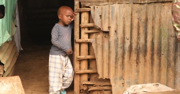 Africké Černé Dítě Doma Nairobi Keňa Afrika Března 2024 — Stock video