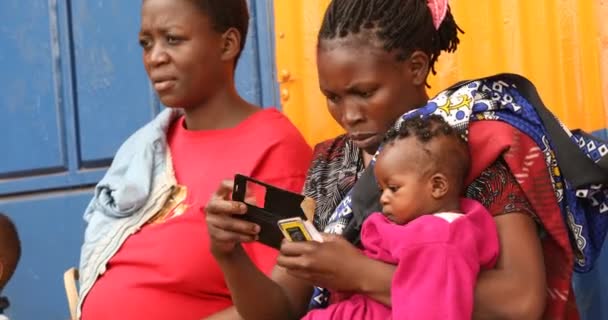 Afrikanische Mutter Und Kind Nairobi Kenia Afrika März 2024 — Stockvideo