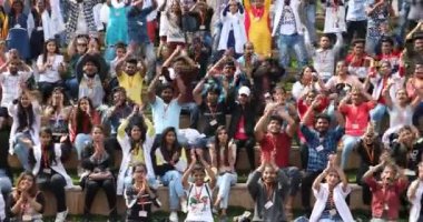 Hintli öğrenciler Progrom Hyderabad Hindistan 'da alkışlıyorlar 2 Şubat 2025