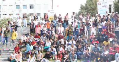 Hintli Öğrenciler 10 Mart 2024 Hyderabad Hindistan Açık Hava Salonunda El Sallıyor