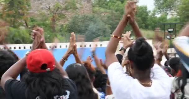 Indiase Studenten Zwaaien Handen Open Lucht Auditorium Maart 2024 Hyderabad — Stockvideo
