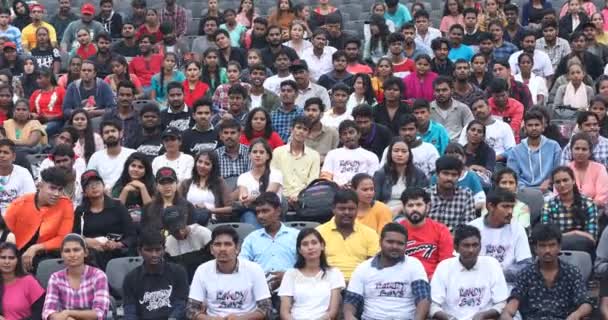 Hintli Öğrenciler Mart 2024 Hyderabad Hindistan Açık Hava Konferans Salonunda — Stok video