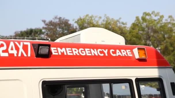 Ambulance Ziekenhuis Exterieur Hyderabad India Maart 2024 — Stockvideo