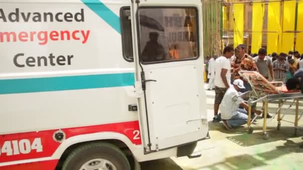 Ambulancia Hospital Exterior Hyderabad India Marzo 2024 — Vídeos de Stock