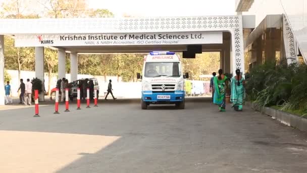 Ambulans Sjukhus Utanför Hyderabad Indien Mars 2024 — Stockvideo