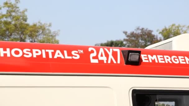 Ambulancia Hospital Exterior Hyderabad India Marzo 2024 — Vídeo de stock