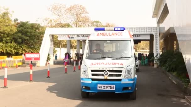 Mentőautó Hyderabad India Kórház Külső Részén 2024 Március — Stock videók