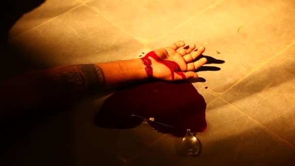 Mężczyzna Samobójstwo Bloody Slit Wrists — Wideo stockowe