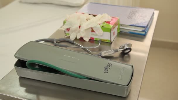 Stetoskop Dan Obat Obatan Atas Meja — Stok Video