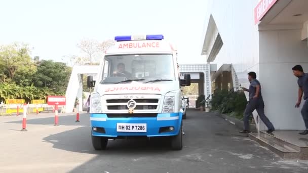 Ασθενοφόρο Στο Εξωτερικό Νοσοκομείο Hyderabad Ινδία Μαρτίου 2024 — Αρχείο Βίντεο