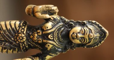 Hindu tanrısı altın heykeli Hindistan