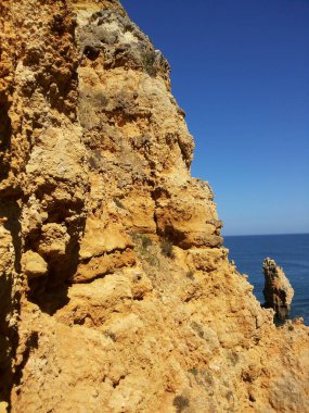 Algarve kıyısında Lagos yakınlarında Portekiz