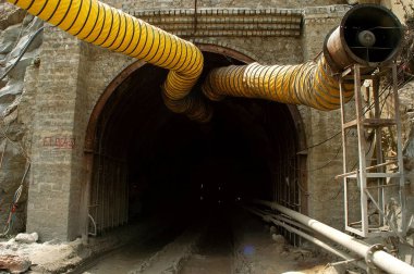 Hindistan tepesinden tünel kazmak