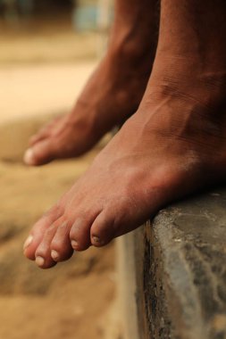 Erkek model ayak yakın plan.