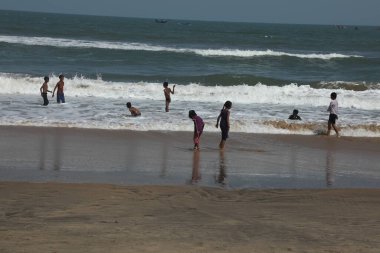 Kakinada Sahili 'nde Hindistan' da turistler