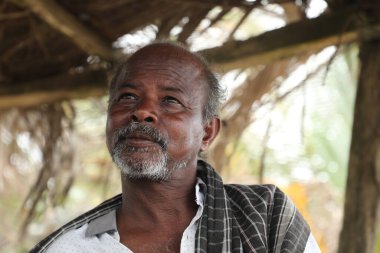 20 Haziran 2024 'te Vizag Hindistan sahilinde yaşlı balıkçılar.