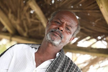 20 Haziran 2024 'te Vizag Hindistan sahilinde yaşlı balıkçılar.