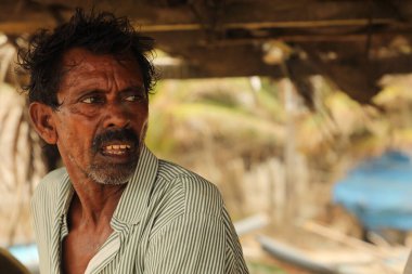 20 Haziran 2024 'te Vizag Hindistan sahilinde yaşlı balıkçılar.