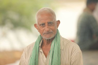 20 Haziran 2024 'te Vizag Hindistan sahilinde yaşlı balıkçılar.