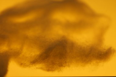 Sarı Işık Stüdyosundaki Doğal Çiğ Pamuk