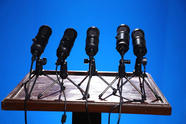 Микес на пресс-конференции в Хайдарабаде