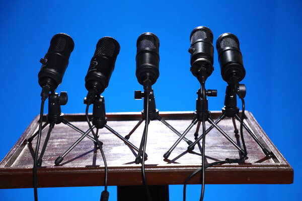 Микес на пресс-конференции в Хайдарабаде