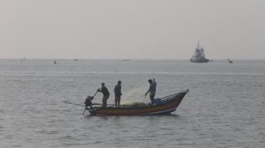 Balıkçı teknede Kakinada ve Pradesh Hindistan 'da balık tutuyor 5 Şubat 2025