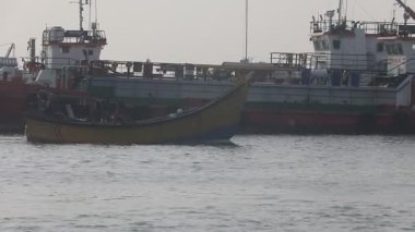 Balıkçı teknede Kakinada ve Pradesh Hindistan 'da balık tutuyor 5 Şubat 2025