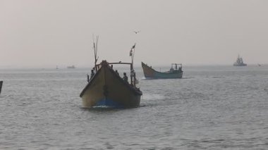 Balıkçı teknede Kakinada ve Pradesh Hindistan 'da balık tutuyor 5 Şubat 2025