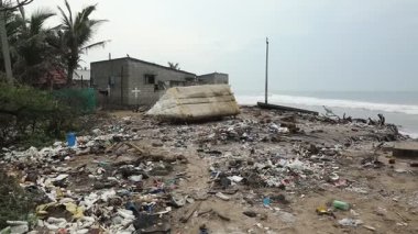 Hasarlı Balıkçı Kulübesi Kakinada Sahili 5 Şubat 2025