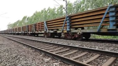 Haydarabad Hindistan kırsalından geçen tren 5 Şubat 2025