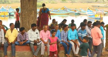 20 Şubat 2025 'te Hyderabad Hindistan' ı izleyen zavallı Hintliler.