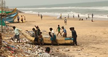 Balıkçı Dalgalı Deniz 'den Döndü Kakinada Andhra Pradesh 20 Şubat 2025 Hindistan