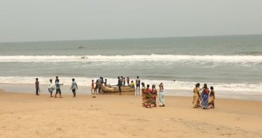 Kakinada Andhra 'da çocuklar 20 Şubat 2025' te Hindistan 'ı izliyor.