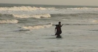 Kakinada Andhra 'da çocuklar 20 Şubat 2025' te Hindistan 'ı izliyor.